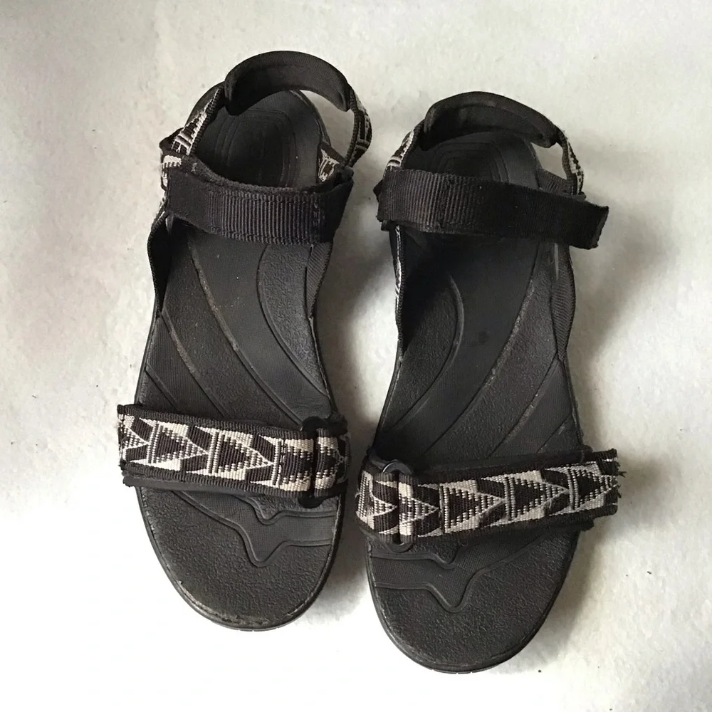 TEVA KIDS PUTIAN GRAY BLACK SANDALS YOUTH SIZE J4